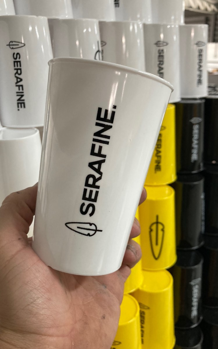Copos personalizados com design exclusivo Serafine - exemplo de personalização premium